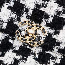 Pre Owned حقيبة شانيل تويد شارول 19 كبيرة بنقشة سن الكلب بالأبيض والأسود