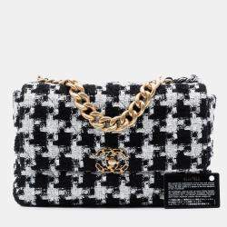 Pre Owned حقيبة شانيل تويد شارول 19 كبيرة بنقشة سن الكلب بالأبيض والأسود
