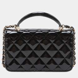 مملوكة مسبقًا Chanel Black CC Quilted Patent Top Handle Phone Holder with Chain