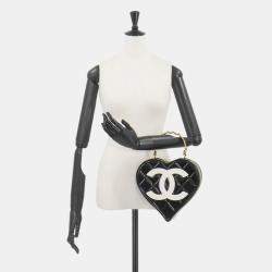 Pre Owned Chanel CC Heart Mini Black/White Enamel Vanity Bag