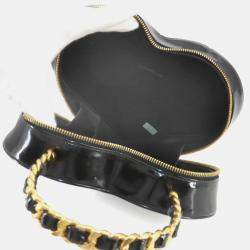 Pre Owned Chanel CC Heart Mini Black/White Enamel Vanity Bag