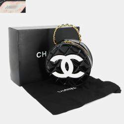 مملوكة مسبقًا Chanel CC Round Black/White Enamel Vanity Handbag