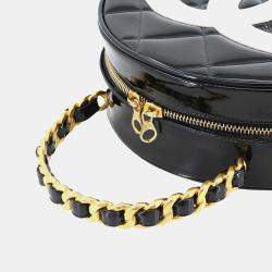 مملوكة مسبقًا Chanel CC Round Black/White Enamel Vanity Handbag