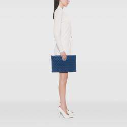 مملوكة مسبقًا Chanel Blue CC Bi Quilted Lambskin O Case Clutch