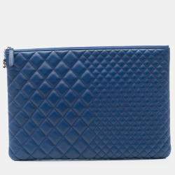مملوكة مسبقًا Chanel Blue CC Bi Quilted Lambskin O Case Clutch