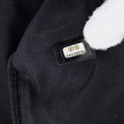 مملوكة مسبقًا حقيبة كلتش شانيل "CC" كبيرة جلد مزخرف ناعم أرجواني متعرج 