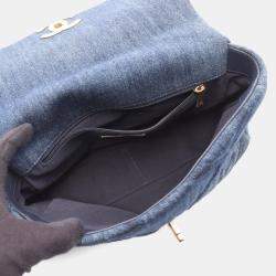 Pre Owned Chanel 19 Disneuf Matelasse Shoulder Bag Denim Navy