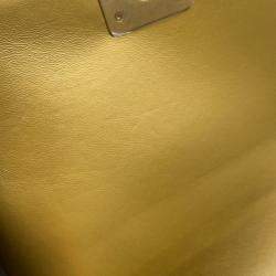 مملوكة مسبقًا حقيبة كتف بسلسلة شانيل بوي جلد منقوش بشعار "كوكو"