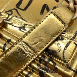 مملوكة مسبقًا حقيبة كتف بسلسلة شانيل بوي جلد منقوش بشعار "كوكو"