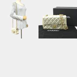 مملوكة مسبقًا Chanel Gold Leather Shoulder Bag
