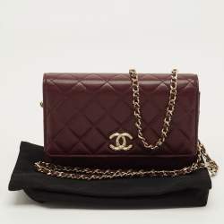 مملوكة مسبقًا Chanel CC Burgundy Quilted Caviar Leather Wallet On Chain