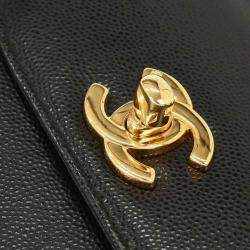 مملوكة مسبقًا حقيبة يد شانيل جلد عجل سوداء