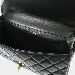 مملوكة مسبقًا حقيبة كتف شانيل جلد خروف أسود كلاسيكية بوجهين قابلة للطي