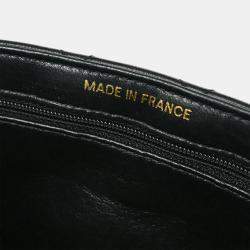 مملوكة مسبقًا حقيبة كتف شانيل جلد خروف أسود كلاسيكية بوجهين قابلة للطي