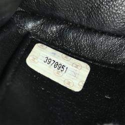 مملوكة مسبقًا حقيبة كتف شانيل جلد خروف أسود كلاسيكية بوجهين قابلة للطي