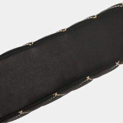 مملوكة مسبقًا حقيبة يد شانيل جلد عجل أسود بغرز برية