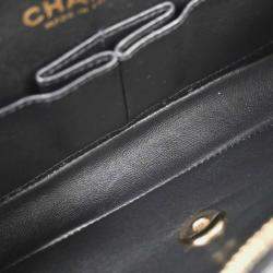 مملوكة مسبقًا Chanel Black Velvet East West Choco Bar Shoulder Bag