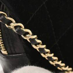 مملوكة مسبقًا Chanel Black Velvet East West Choco Bar Shoulder Bag