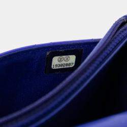 Pre Owned محفظة شانيل بلو سي سي مبطنة من جلد العجل فاخرة بسلسلة