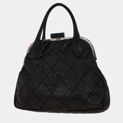 مملوكة مسبقًا حقيبة شانيل جلد عجل أسود بتطريز جامح