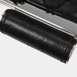 مملوكة مسبقًا حقيبة شانيل جلد عجل أسود بتطريز جامح