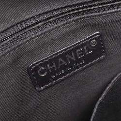 مملوكة مسبقًا حقيبة شانيل جلد عجل أسود بتطريز جامح