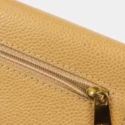 مملوكة مسبقًا محفظة شانيل ثلاثية الطي جلد عجل بيج