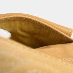 مملوكة مسبقًا محفظة شانيل ثلاثية الطي جلد عجل بيج