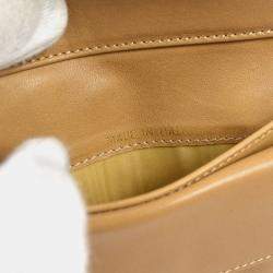 مملوكة مسبقًا محفظة شانيل ثلاثية الطي جلد عجل بيج