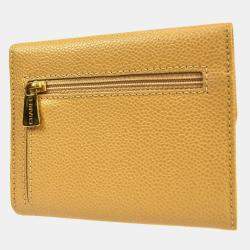 مملوكة مسبقًا محفظة شانيل ثلاثية الطي جلد عجل بيج