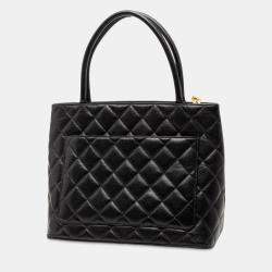 Pre Owned حقيبة شانيل سوداء كافيار ميداليون توت