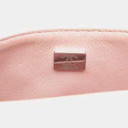 Pre Owned حقيبة شانيل صغيرة وردية مستطيلة كلاسيكية لامعة من جلد الحمل ذات طية واحدة