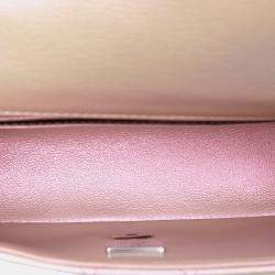 Pre Owned حقيبة شانيل صغيرة وردية مستطيلة كلاسيكية لامعة من جلد الحمل ذات طية واحدة