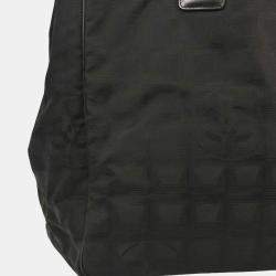 مملوكة مسبقًا حقيبة شانيل سوداء نسيج جاكار نايلون خط سفر توت