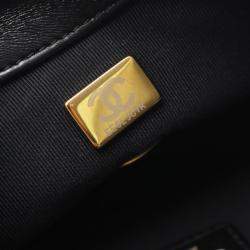 مملوكة مسبقًا حقيبة كتف شانيل ماتلاسيه جلد الخروف أسود