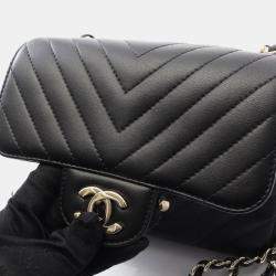 Pre Owned Chanel Chevron V-Stitch Black Lambskin Leather Shoulder Bag