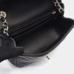 Pre Owned Chanel Chevron V-Stitch Black Lambskin Leather Shoulder Bag
