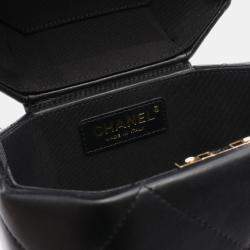 مملوكة مسبقًا حقيبة شانيل ماتلاسي صغيرة فانيتي كتف جلد أسود