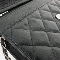 مملوكة مسبقًا محفظة بسلسلة شانيل تايملس كلاسيك لاين جلد أسود