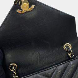 Pre Owned حقيبة كتف سلسلة شانيل غرز على شكل V جلد حملان سوداء