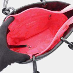 Pre Owned حقيبة يد توت شانيل كامبون متوسطة جلد سوداء وبيضاء