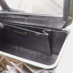 Pre Owned Chanel Matelasse Handbag In Patent Leather Green