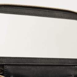 مملوكة مسبقًا حقيبة ماكياج شانيل جلد كافيار وردي مبطن بسلسلة