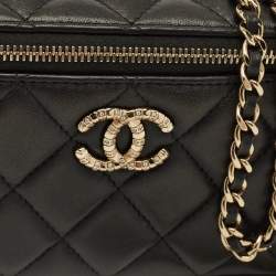 مملوكة مسبقًا حقيبة ماكياج شانيل جلد كافيار وردي مبطن بسلسلة