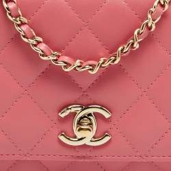 مملوكة مسبقًا محفظة بسلسلة شانيل تريندي سي سي جلد وردي مبطن