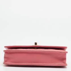 مملوكة مسبقًا محفظة بسلسلة شانيل تريندي سي سي جلد وردي مبطن