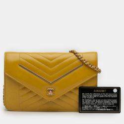 Pre Owned حقيبة شانيل جلد خروف بشرائط متعاكسة صفراء صغيرة