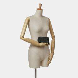 مملوكة مسبقًا Chanel Black Bull Leather Studded Zip Wallet