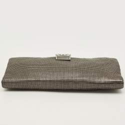 مملوكة مسبقًا حقيبة كلتش شانيل حقيبة يد سلسله فضية جلد مطوي