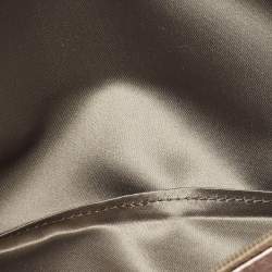 مملوكة مسبقًا حقيبة كلتش شانيل حقيبة يد سلسله فضية جلد مطوي